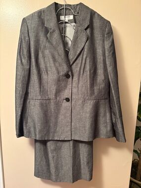 Suit Studio Two-Piece Pant Suit in Heather Gray